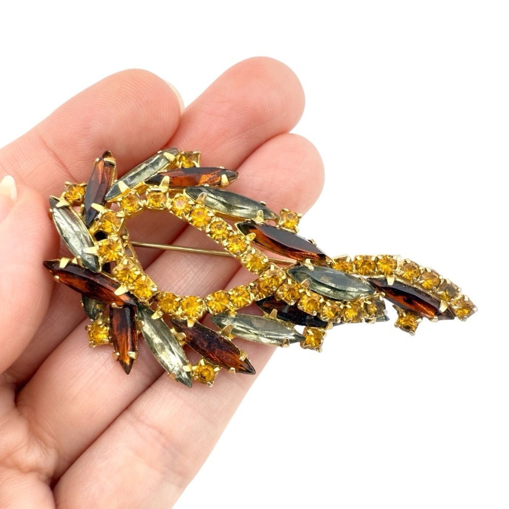 Vintage D&E Juliana Gold, Crimson, Amber, and Gray Crystal Brooch - Picture 3 of 7
